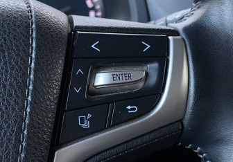 Подержанный автомобиль Toyota Land Cruiser Prado 2019 года (24 фото)