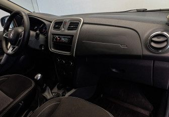 Подержанный автомобиль Renault Sandero 2022 года (7 фото)