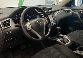 Подержанный автомобиль Nissan X-Trail 2015 года (16 фото)