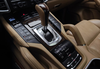 Подержанный автомобиль Porsche Cayenne 2013 года (12 фото)