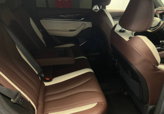 Подержанный автомобиль Geely Monjaro 2023 года (17 фото)