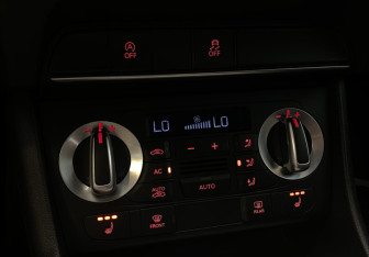 Подержанный автомобиль Audi Q3 2013 года (15 фото)