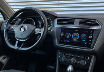 Подержанный автомобиль Volkswagen Tiguan 2019 года (12 фото)