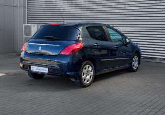 Подержанный автомобиль Peugeot 308 Hatchback 2011 года (4 фото)