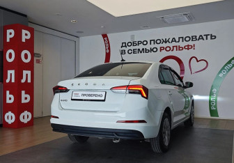 Подержанный автомобиль Skoda Rapid Liftback 2021 года (4 фото)