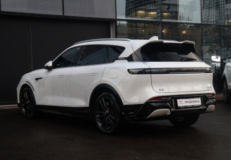 Подержанный автомобиль Voyah Free 2023 года (7 фото)