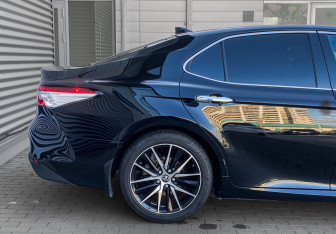 Подержанный автомобиль Toyota Camry Sedan 2019 года (9 фото)