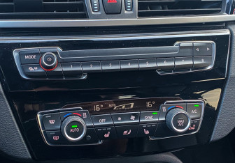 Подержанный автомобиль BMW X1 2020 года (17 фото)
