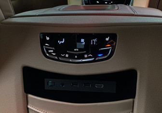 Подержанный автомобиль Cadillac Escalade Suv 2020 года (12 фото)