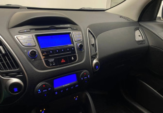 Подержанный автомобиль Hyundai ix35 2012 года (18 фото)