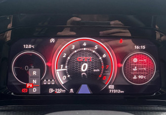 Подержанный автомобиль Volkswagen Golf GTI Hatchback 2021 года (12 фото)
