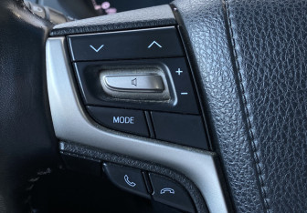 Подержанный автомобиль Toyota Land Cruiser Prado 2019 года (26 фото)
