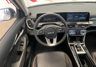 Подержанный автомобиль Kia Seltos 2024 года (11 фото)