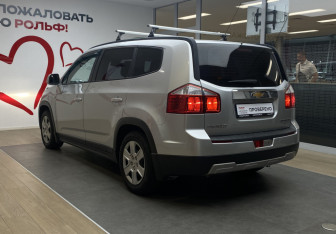 Подержанный автомобиль Chevrolet Orlando 2012 года (6 фото)