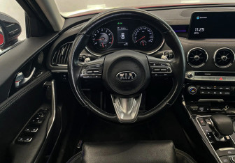 Подержанный автомобиль Kia Stinger 2021 года (11 фото)