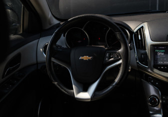 Подержанный автомобиль Chevrolet Cruze Sedan 2015 года (11 фото)