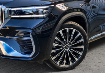 Подержанный автомобиль Geely Monjaro 2026 года (4 фото)
