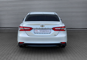 Подержанный автомобиль Toyota Camry Sedan 2018 года (6 фото)