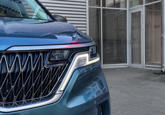 Подержанный автомобиль Kia Carnival 2021 года (4 фото)