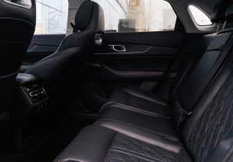 Подержанный автомобиль Changan UNI-K 2023 года (11 фото)