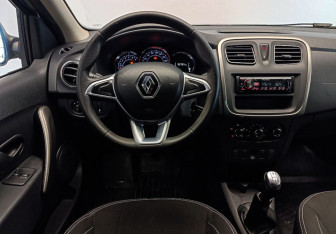 Подержанный автомобиль Renault Sandero 2022 года (14 фото)